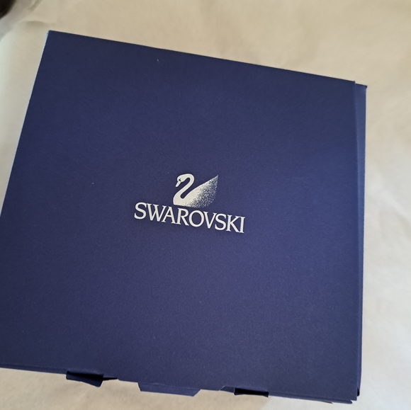 Swarovski crystal mother sea lions 7661 NR 000 007 - Picture 4 of 10